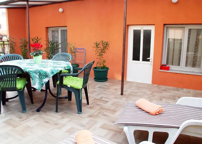 Skorup Apartment *